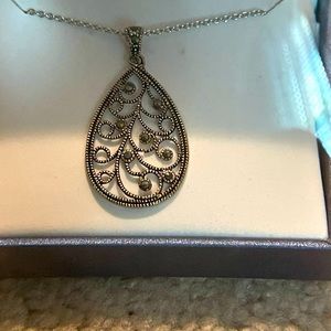 LIMITED TIME ONLY ! 🎄🏷️ 40% when you bundle 
Silver Plated necklace